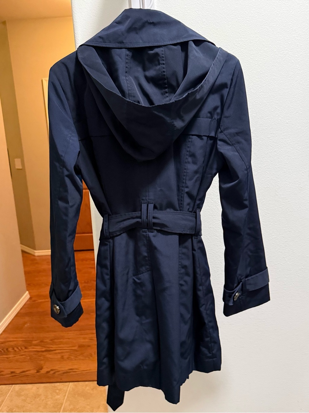 Liz Claiborne Navy Hooded Trench Coat M Belted Water Resistant - Picture 2 of 4